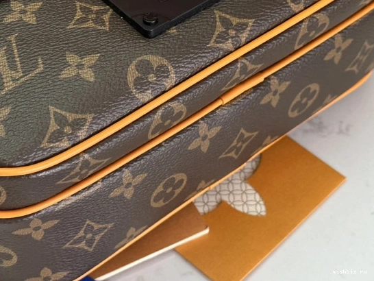 WIS VUITTON MESSENGER LOCK LOUIS S 0827